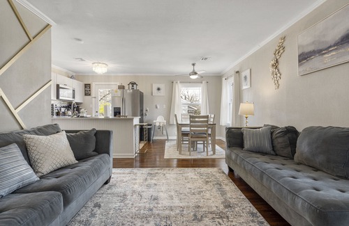 Turner Park House | 1940s Gorgeous Remodel + King Cottage | Expo Sq/TU
