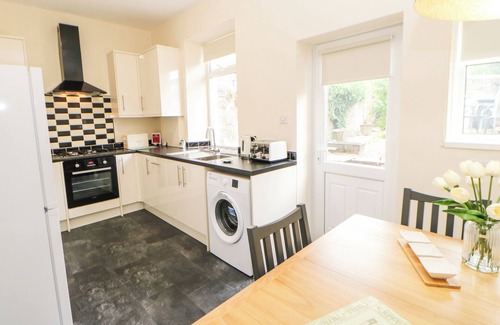 Consett Cottage | 195 DURHAM ROAD, family friendly, with a garden in Consett