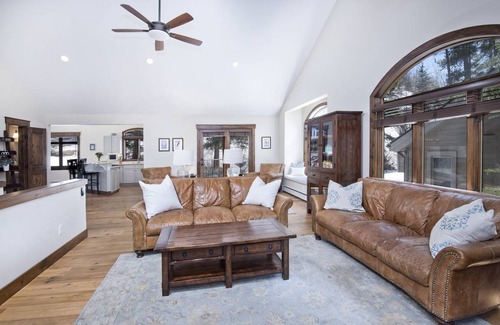 Vail House | 195 m² House ∙ 3 bedrooms ∙ 8 guests