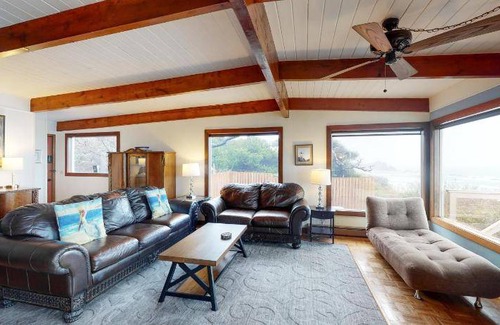 Seal Rock House | 196 m² House ∙ 3 bedrooms ∙ 8 guests
