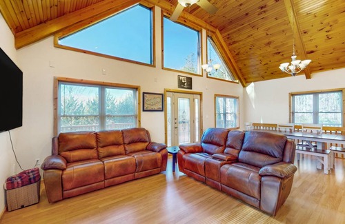 Almond Cabin | 197 m² Cabin ∙ 3 bedrooms ∙ 8 guests