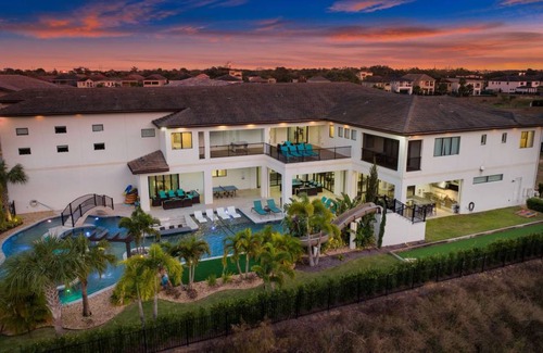 Reunion House | 1988 m² House ∙ 14 bedrooms ∙ 36 guests