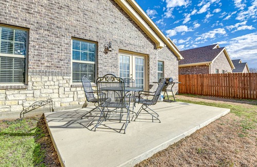 Grand Prairie House | 199 m² House ∙ 4 bedrooms ∙ 10 guests