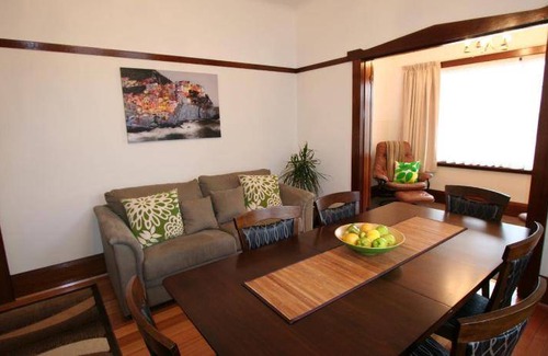 Moonah Apartment | 199 m² Serviced apartment ∙ 4 bedrooms ∙ 10 guests