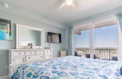 Panama City Beach Condo | 19th Floor Laketown Wharf 2.5BR 2BA with Bunks sleeps 8.