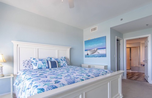 Panama City Beach Condo | 19th Floor Laketown Wharf 2.5BR 2BA with Bunks sleeps 8.