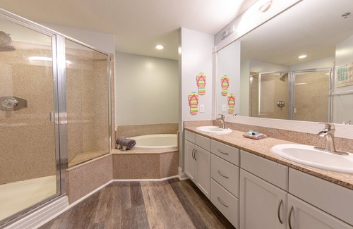 Panama City Beach Condo | 19th Floor Laketown Wharf 2.5BR 2BA with Bunks sleeps 8.