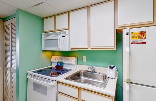 Myrtle Beach Condo | 19th-floor oceanfront condo with great beach view, beach access, hot tubs, pools