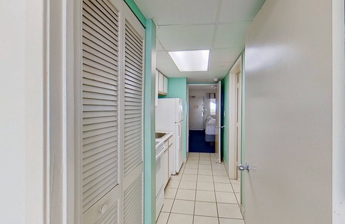 Myrtle Beach Condo | 19th-floor oceanfront condo with great beach view, beach access, hot tubs, pools