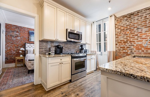 French Quarter Apartment | 1B/1B - Evangeline - 60 Day Min. Rental