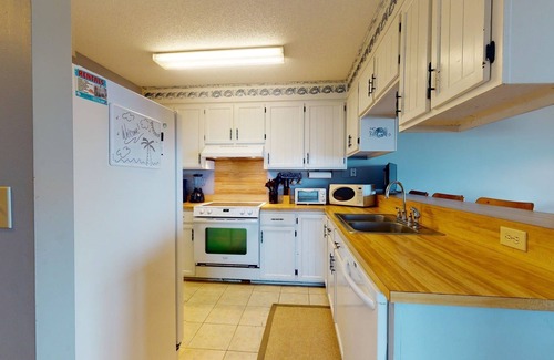 Wilmington Beach Condo | 1B Sands V - Bullard Realty
