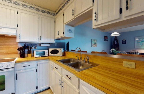 Wilmington Beach Condo | 1B Sands V - Bullard Realty
