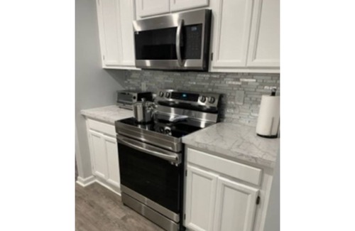 Downtown House | 1bd, 1ba Beautifully Renovated in Townhome