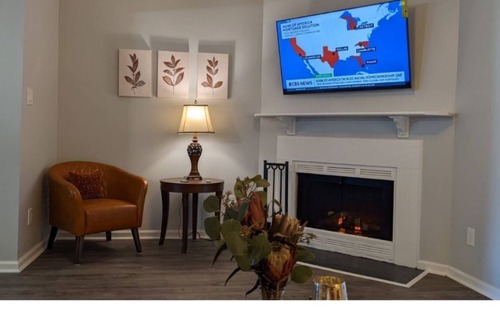 Downtown House | 1bd, 1ba Beautifully Renovated in Townhome