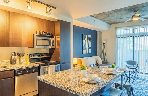 Evans Churchill Apartment | 1BD Apartment in CDT with Gym Pool Parking