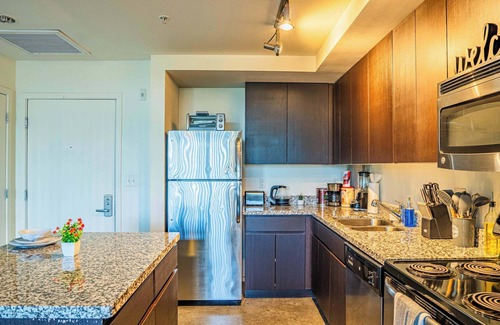Evans Churchill Apartment | 1BD Apartment in CDT with Gym Pool Parking