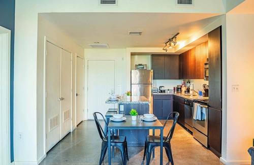 Evans Churchill Apartment | 1BD Apartment in CDT with Gym Pool Parking