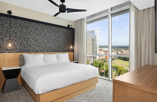 Downtown Atlanta Resort | 1BD/Atlanta - Downtown w/Rooftop Pool and Pool Bar!