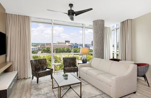 Downtown Atlanta Resort | 1BD/Atlanta - Downtown w/Rooftop Pool and Pool Bar!