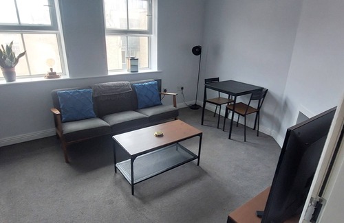 Broadstone Apartment | 1BD City Pad Shop & Stroll
