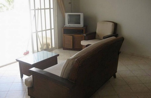 ProCab Apartment | 1BD condo near beach, in gated residence with pool