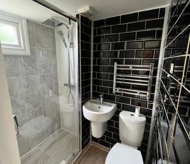 Custom House Apartment | 1BD Flat with Patio - 5 min to London City Airport