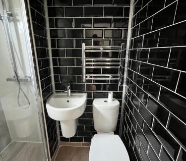 Custom House Apartment | 1BD Flat with Patio - 5 min to London City Airport