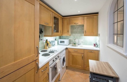 Castle Baynard Apartment | 1BD Modern City Oasis: Near London Attractions