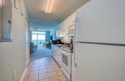 Crescent Beach Condo | 1BD Oceanfront-Indoor/Outdoor Pool-Winter Specials