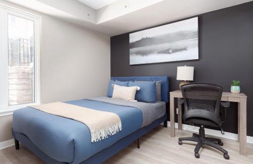 King West Village House | 1BD Townhome Walk to Lake!