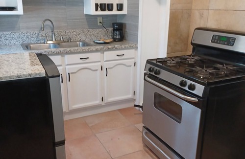 Boyle Heights Apartment | 1BDR Apartment Centrally Located in Boyle Heights