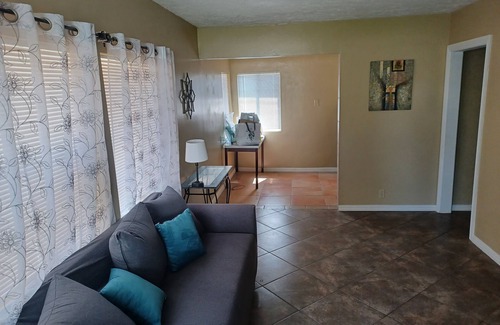 Boyle Heights Apartment | 1BDR Apartment Centrally Located in Boyle Heights