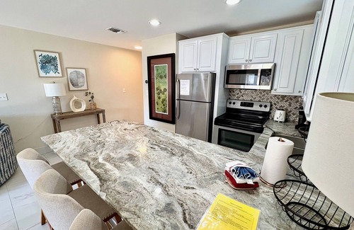 Miramar Beach Condo | 1BDRM PET FRIENDLY SLEEPS 6 WITH BEACH SERVICE nWEEKLY DISCOUNT