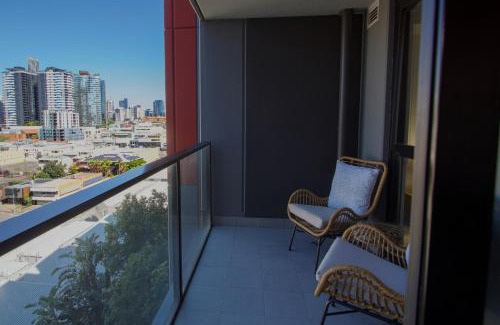 Bowen Hills Apartment | 1Bed Apartment - Valley Fringe - Free Parking
