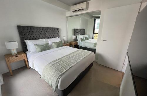 Bowen Hills Apartment | 1Bed Apartment - Valley Fringe - Free Parking