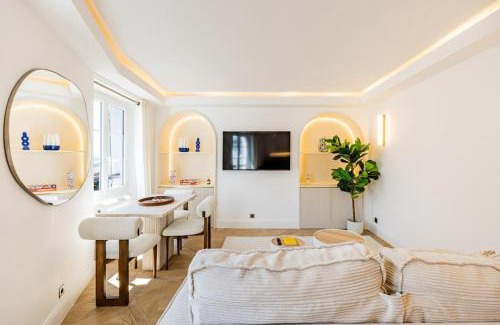 Montmartre Apartment | 1bedroom Sacrée cœur Place du Tertre Montmartre