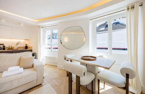 Montmartre Apartment | 1bedroom Sacrée cœur Place du Tertre Montmartre
