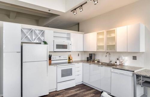 Downtown Cincinnati Apartment | 1Bedroom w/Rooftop Access Mins. from Carew Tower
