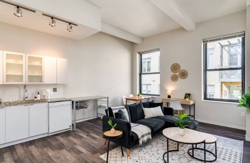 Downtown Cincinnati Apartment | 1Bedroom w/Rooftop Access Mins. from Carew Tower