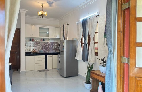 Gauravaddo House | 1bhk flat with pool view 5 mins walk to Candolim beach in a prime location.