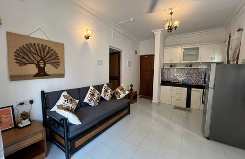 Gauravaddo House | 1bhk flat with pool view 5 mins walk to Candolim beach in a prime location.