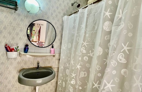 Gauravaddo House | 1bhk flat with pool view 5 mins walk to Candolim beach in a prime location.