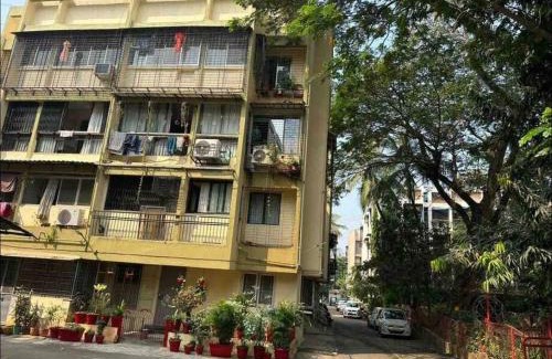 Indira Nagar Apartment | 1BHK garden facing home