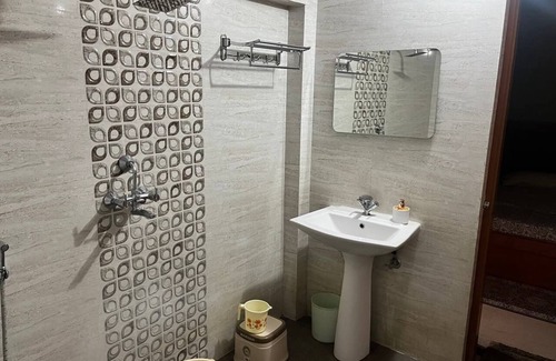 Varanasi Apartment | 1BHK luxurious apartment with AC in Varanasi - Perfect for a getaway