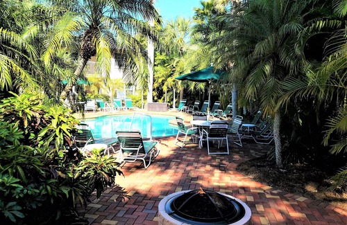 Siesta Key Condo | 1Br/1B Pineapple Palm #2D (2nd Floor): Siesta Key Inn