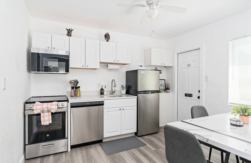Lakeland Apartment | 1BR/1BA Pet-Friendly Close to Downtown Lakeland