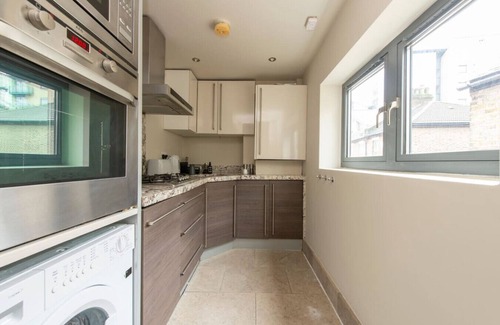 Valentines Apartment | 1BR 1BA Retreat Near Ilford High Street