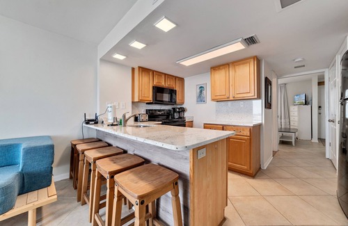 Gulf Shores Condo | 1br/1ba Sleeps 4 Near Beach w/Breathtaking Ocean Views