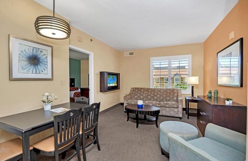 Florida Central Atlantic Coast Apartment | 1BR 2 Queens Hotel-Apt with Pool, Hot Tub & Arcade, near Disney & Universal!