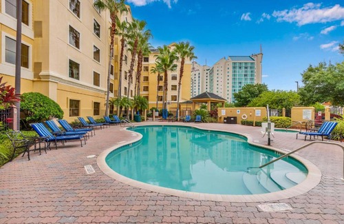 Florida Central Atlantic Coast Apartment | 1BR 2 Queens Hotel-Apt with Pool, Hot Tub & Arcade, near Disney & Universal!